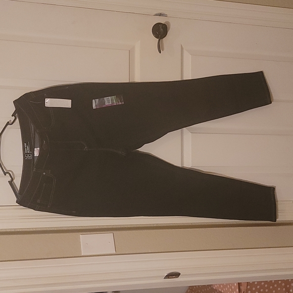 Jeans - Picture 3 of 3